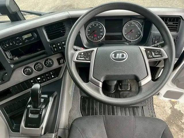 日産UD クオン 大型 ウイング エアサス ベッドの中古トラック画像14