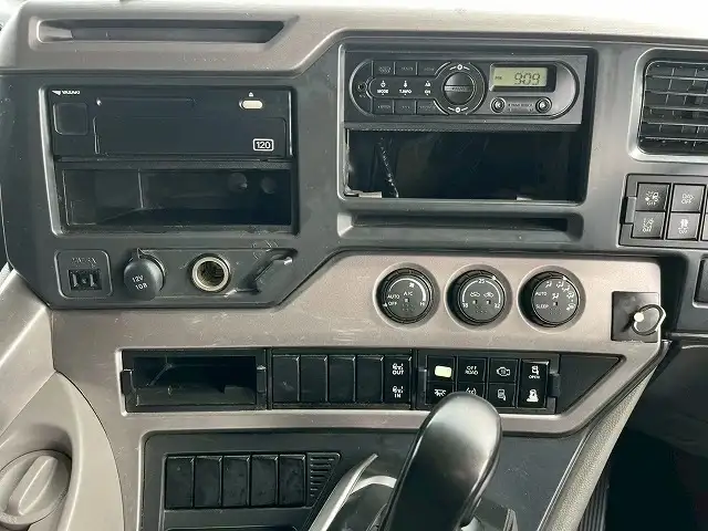 日産UD クオン 大型 ウイング エアサス ベッドの中古トラック画像15