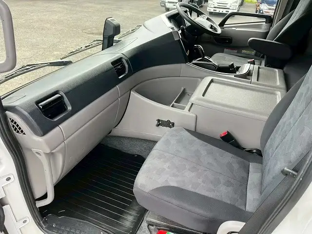 日産UD クオン 大型 ウイング エアサス ベッドの中古トラック画像13