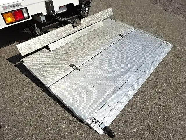 三菱 ファイター 中型/増トン ウイング パワーゲート ベッドの中古トラック画像9