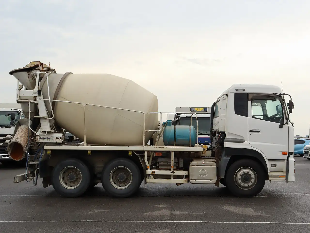 日産UD クオン 大型 ミキサー・ポンプ ベッド QKG-CW5XLの中古トラック画像2