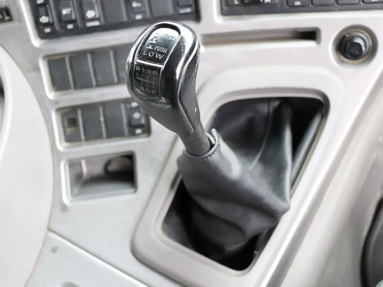 日産UD クオン 大型 ミキサー・ポンプ ベッド QKG-CW5XLの中古トラック画像13