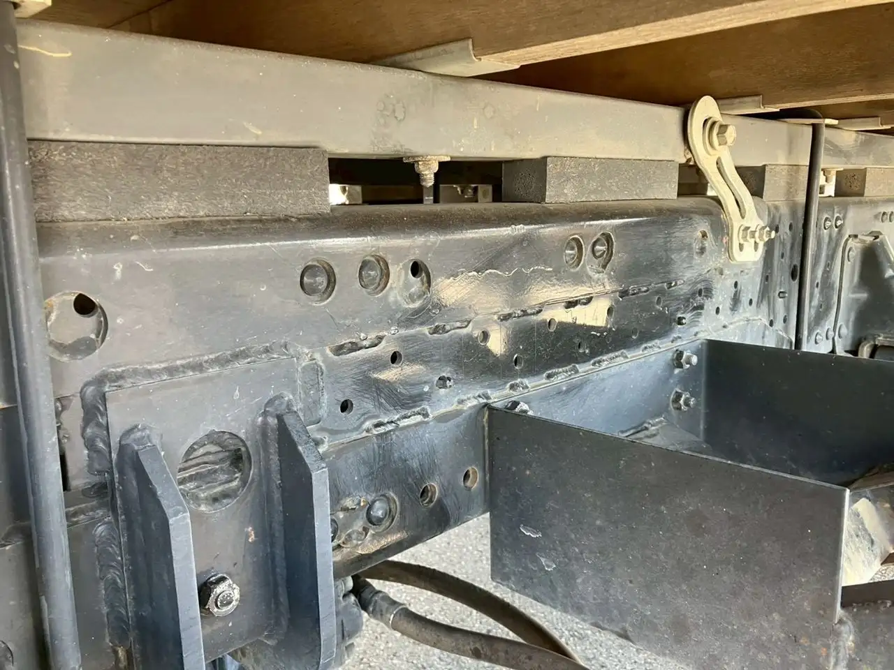 いすゞ エルフ 小型 クレーン付 床鉄板 4段の中古トラック画像18