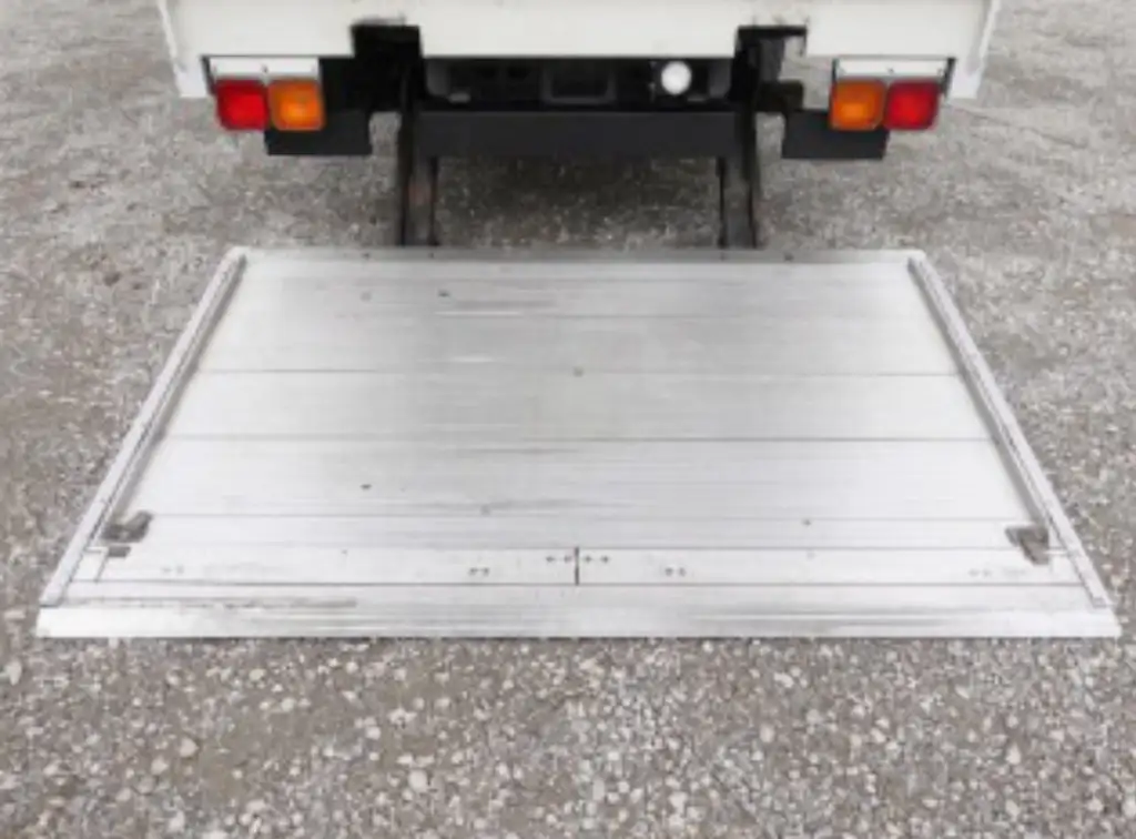 三菱 ファイター 中型/増トン ウイング パワーゲート 床鉄板の中古トラック画像9