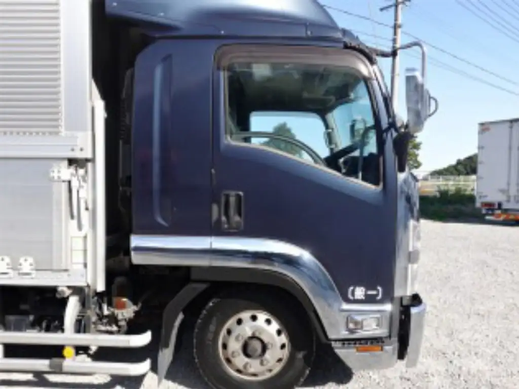 いすゞ フォワード 中型/増トン ウイング エアサス ベッドの中古トラック画像8