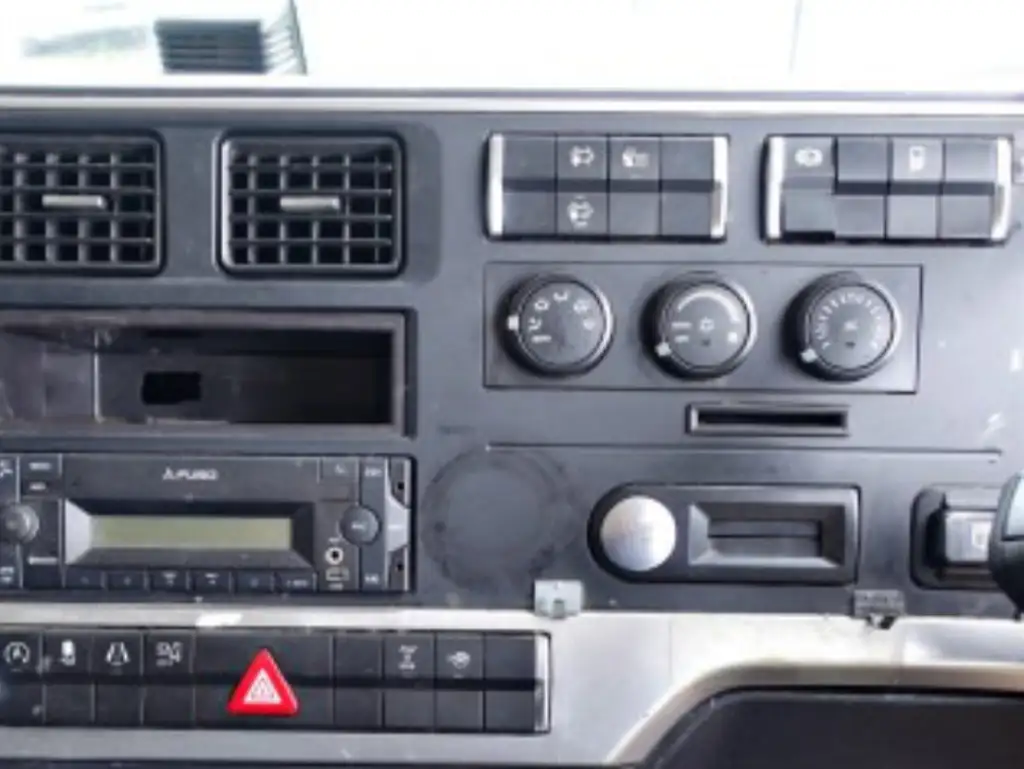 三菱 スーパーグレート 大型 ウイング エアサス ベッドの中古トラック画像13