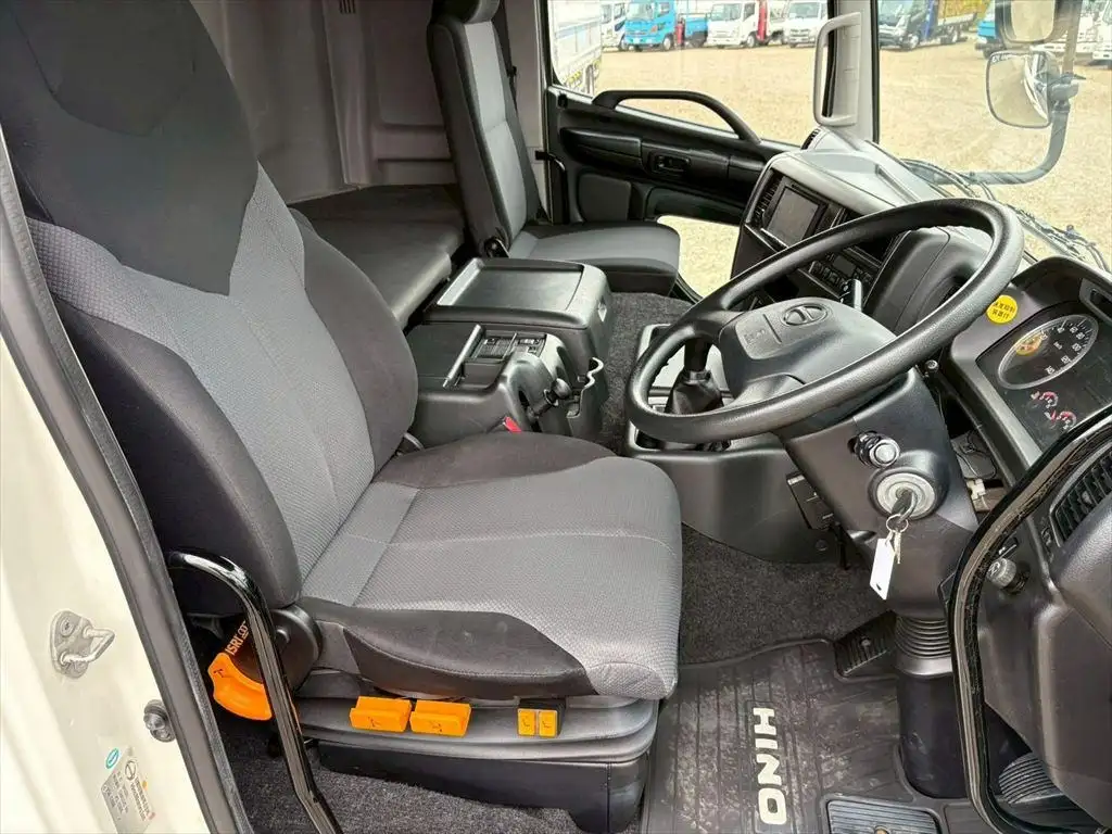 日野 プロフィア 大型 ウイング パワーゲート ハイルーフの中古トラック画像12