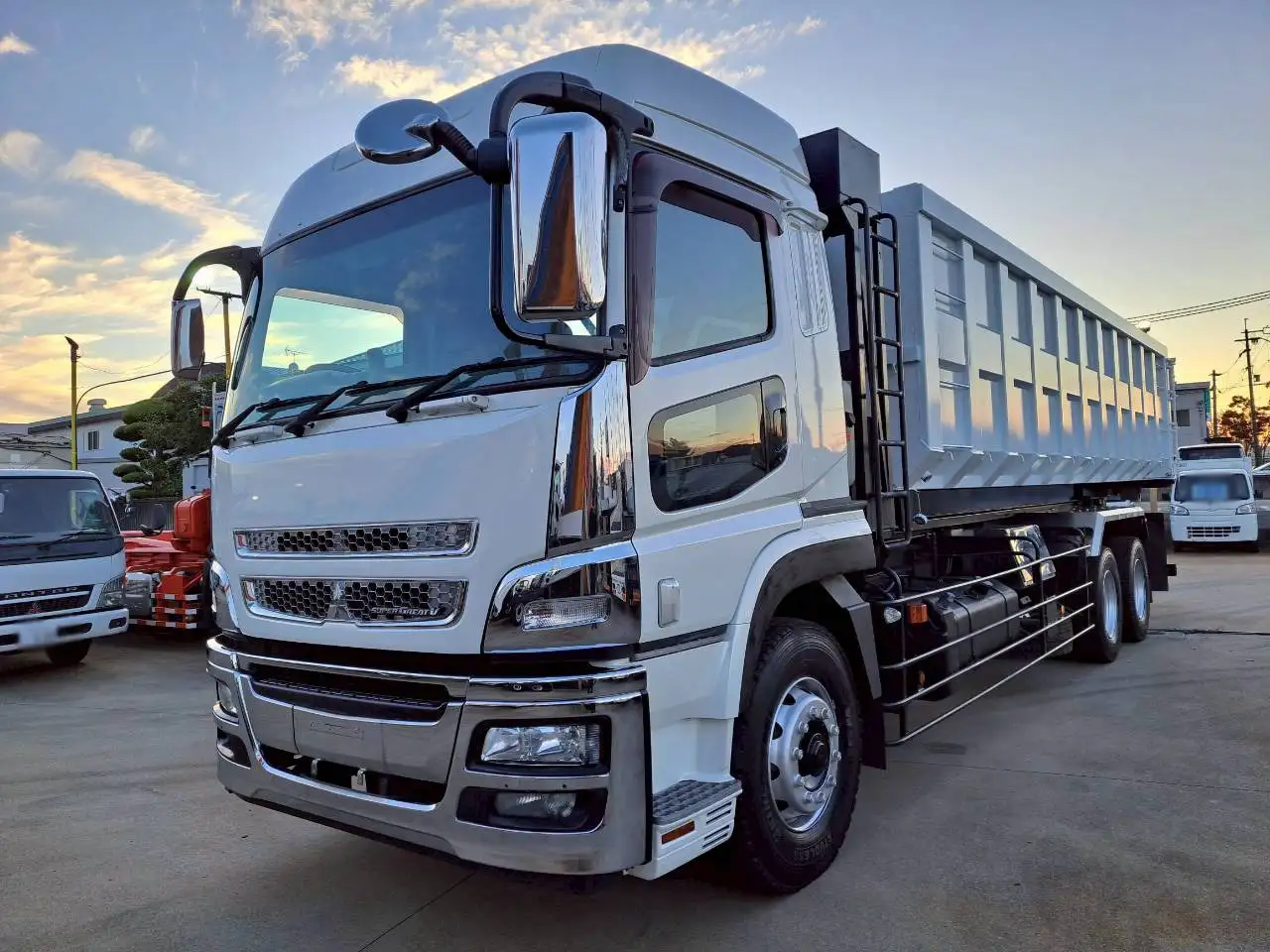 三菱 スーパーグレート 大型 アームロール ハイルーフ コンテナ付き の中古トラック【車両No.201224】