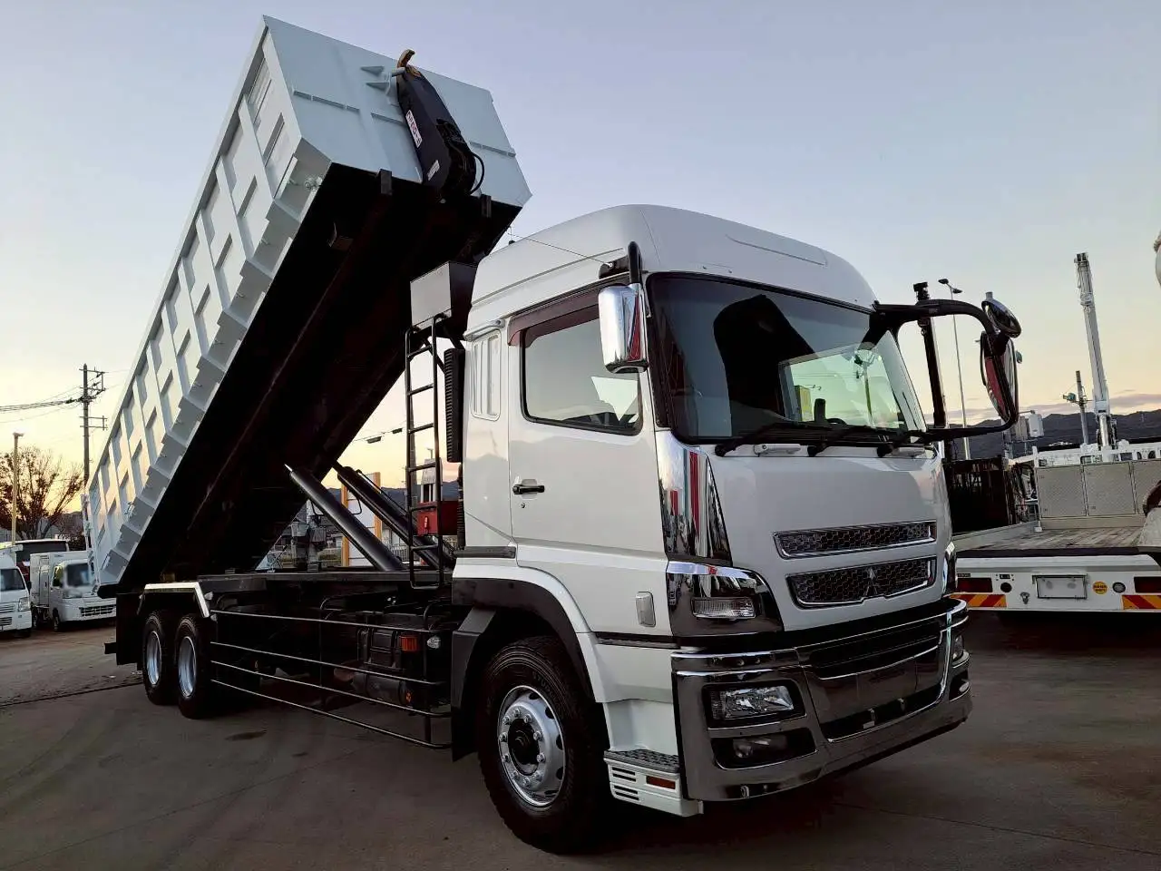 三菱 スーパーグレート 大型 アームロール ハイルーフ コンテナ付きの中古トラック画像3