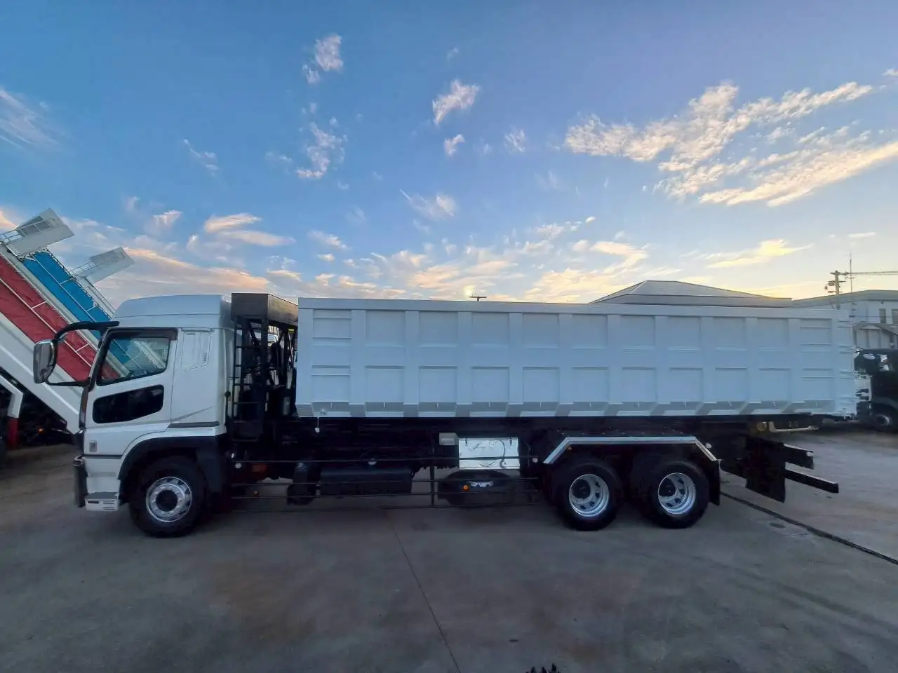 三菱 スーパーグレート 大型 アームロール ハイルーフ コンテナ付きの中古トラック画像8