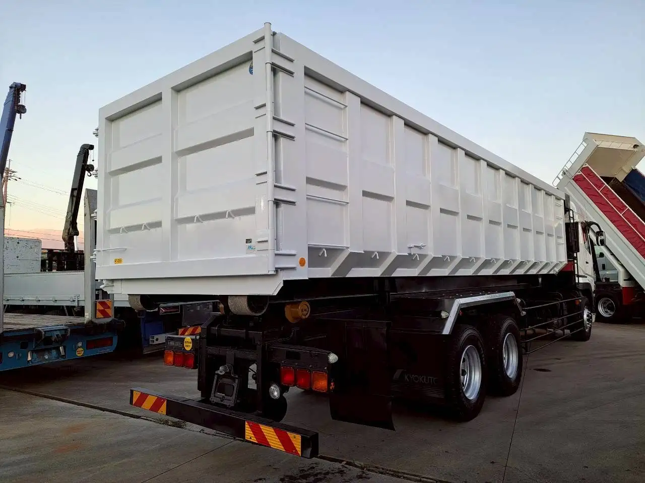 三菱 スーパーグレート 大型 アームロール ハイルーフ コンテナ付きの中古トラック画像5