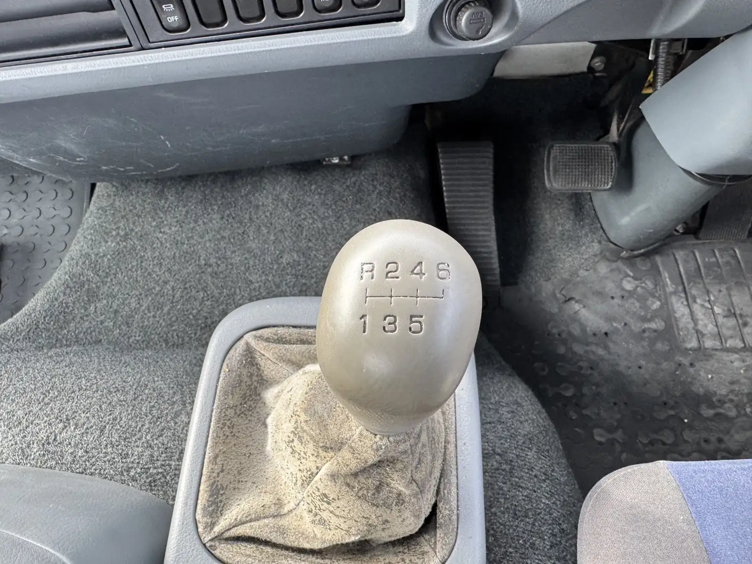 三菱 ファイター 中型/増トン 平ボディ ベッド TKG-FK61Fの中古トラック画像13