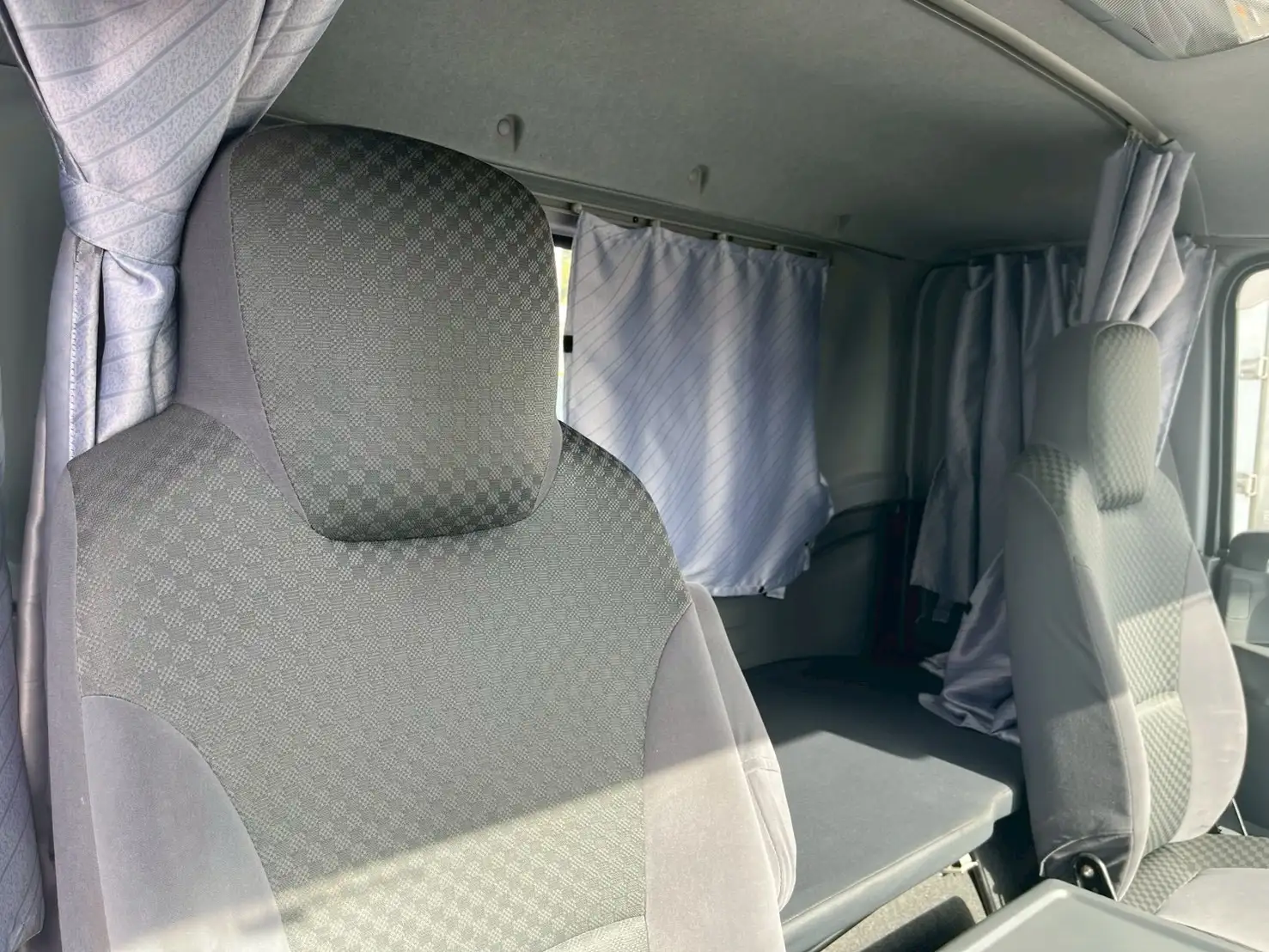 いすゞ フォワード 中型/増トン 平ボディ 床鉄板 ベッドの中古トラック画像11