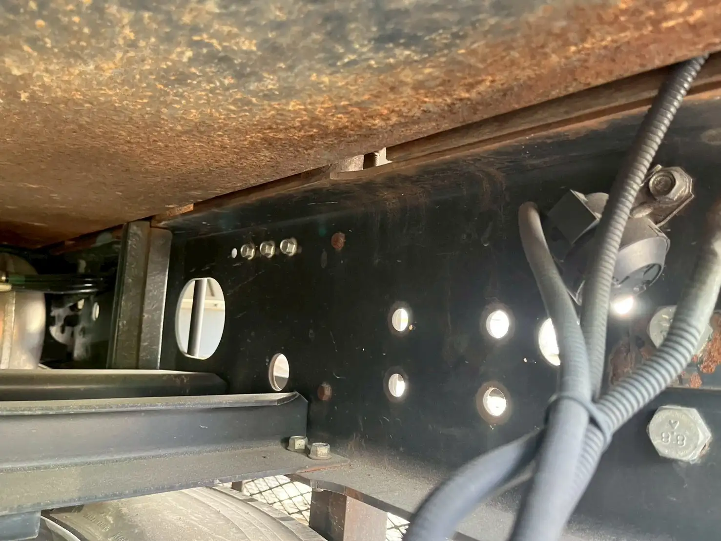 いすゞ フォワード 中型/増トン 平ボディ 床鉄板 ベッドの中古トラック画像像17