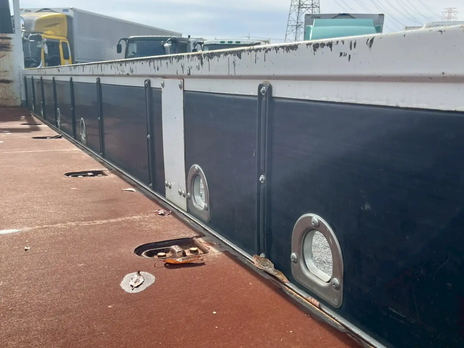 いすゞ フォワード 中型/増トン 平ボディ 床鉄板 ベッドの中古トラック画像9