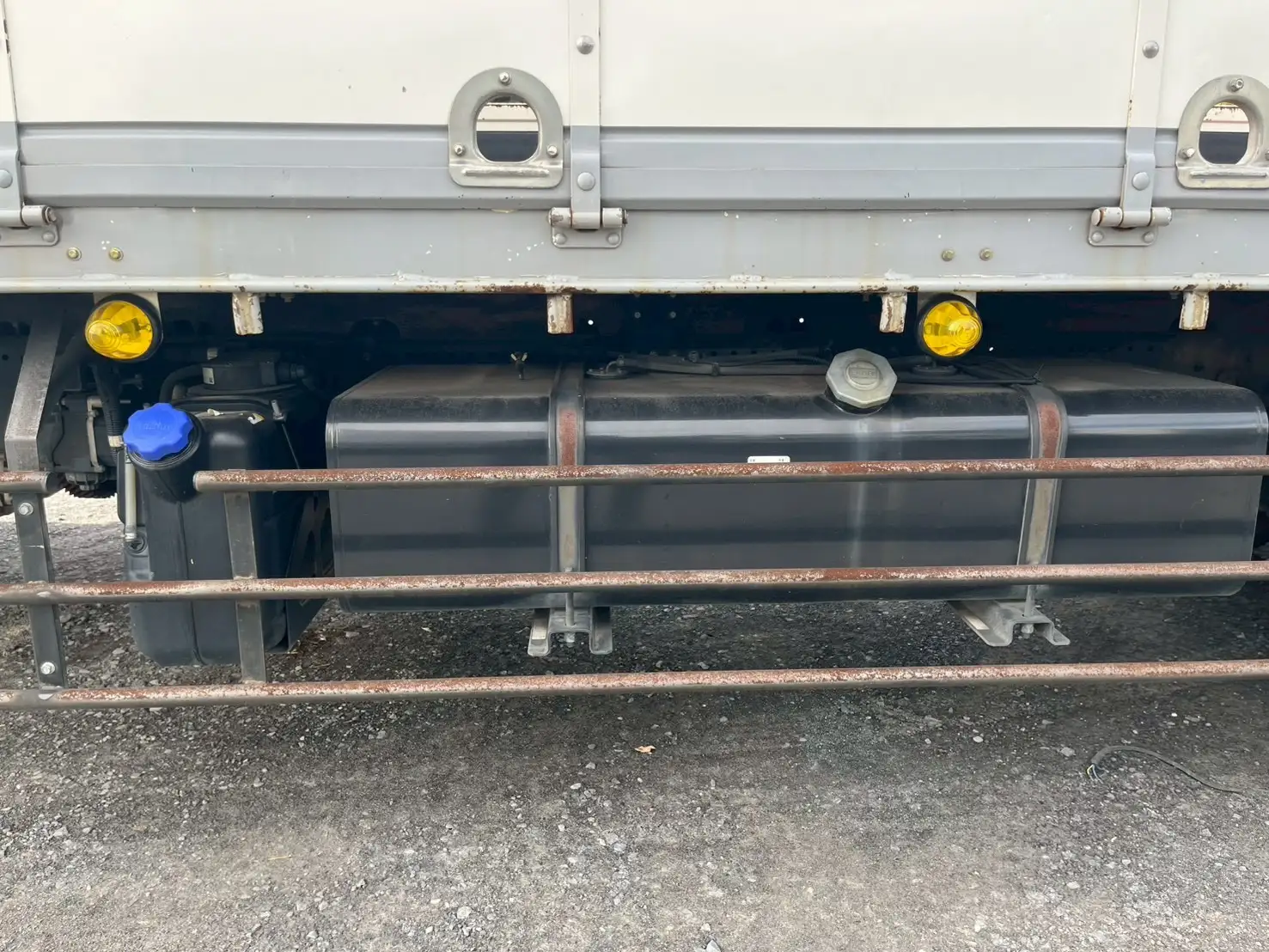 いすゞ フォワード 中型/増トン 平ボディ 床鉄板 ベッドの中古トラック画像16