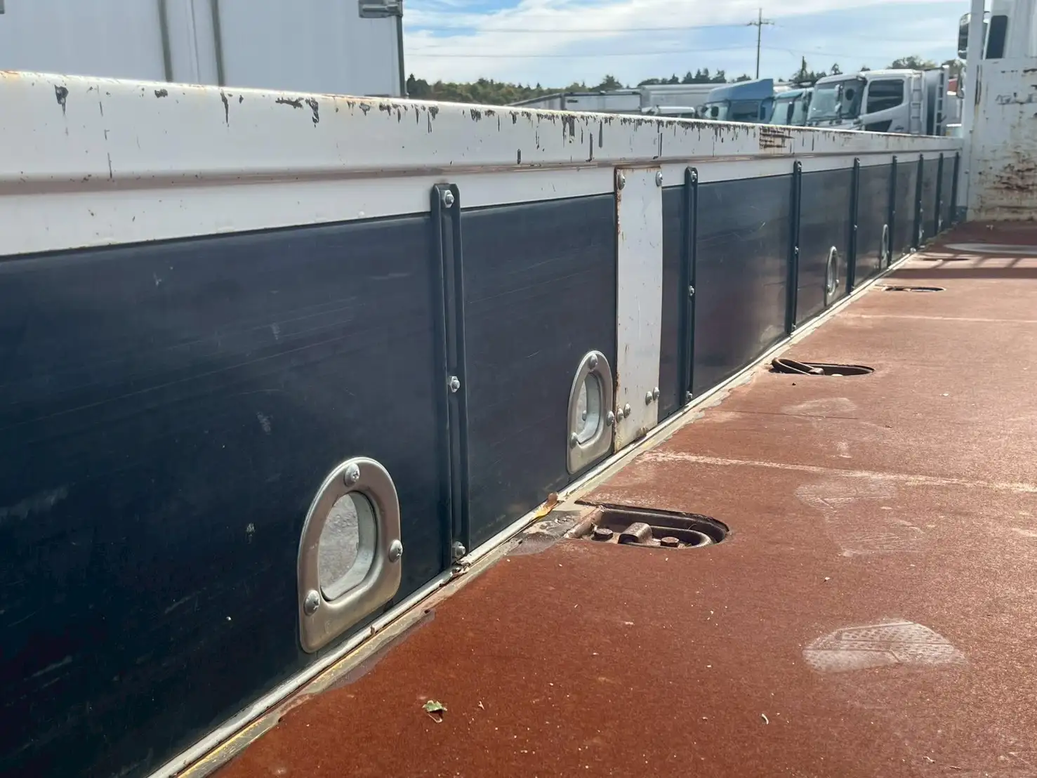 いすゞ フォワード 中型/増トン 平ボディ 床鉄板 ベッドの中古トラック画像8