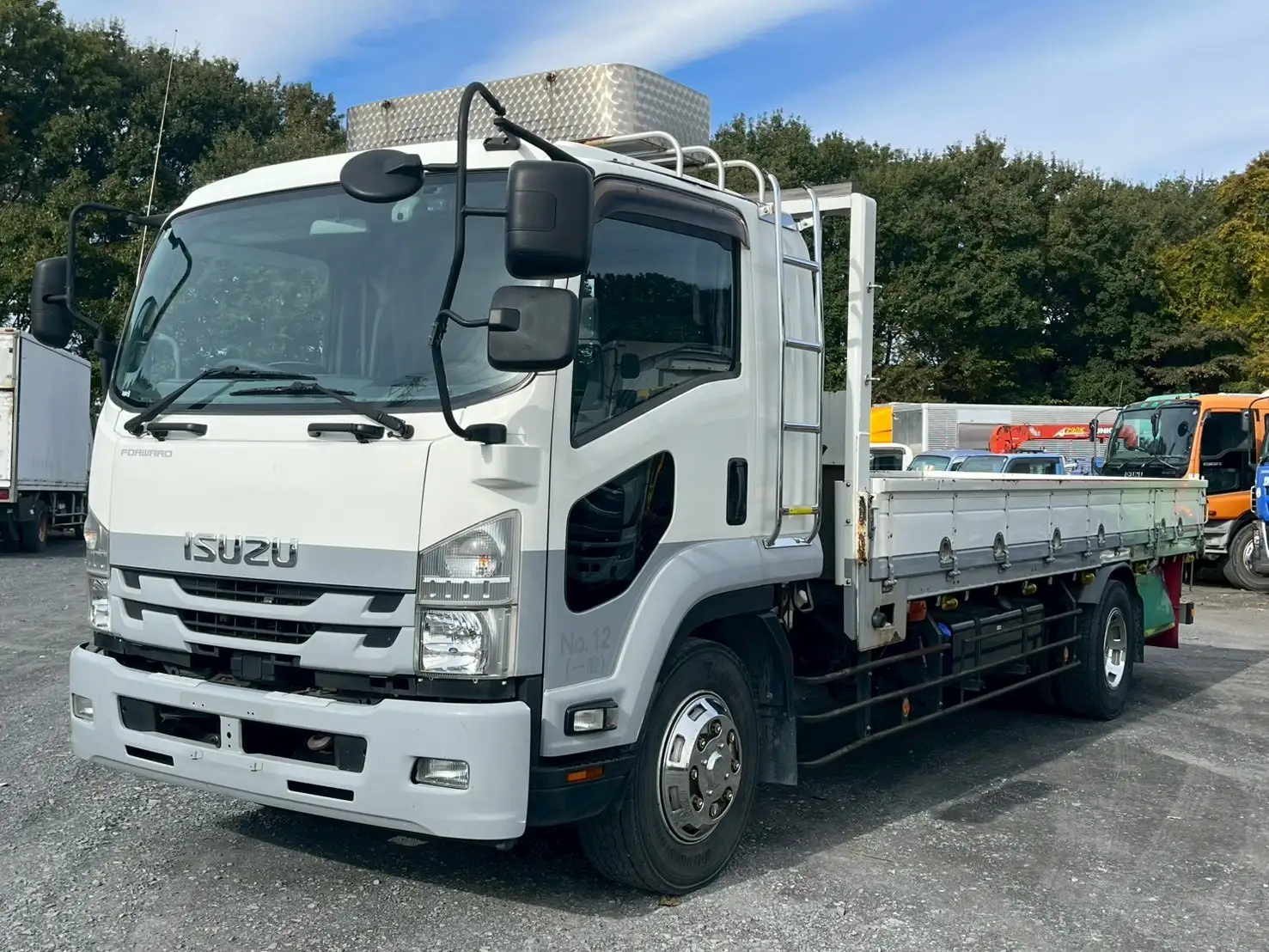 いすゞ フォワード 中型/増トン 平ボディ 床鉄板 ベッド の中古トラック【車両No.201345】