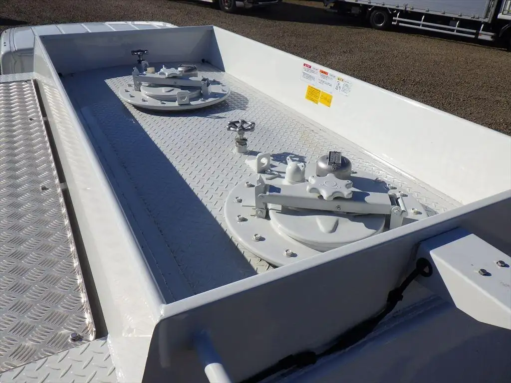 三菱 キャンター 小型 タンク車 ローリー 2RG-FGA50の中古トラック画像5