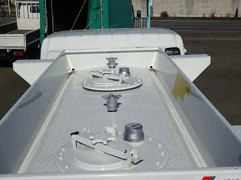 三菱 キャンター 小型 タンク車 ローリー 2PG-FEB90の中古トラック画像6