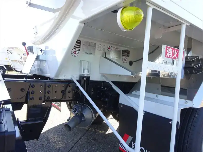 三菱 キャンター 小型 タンク車 ローリー 2PG-FEB90の中古トラック画像18