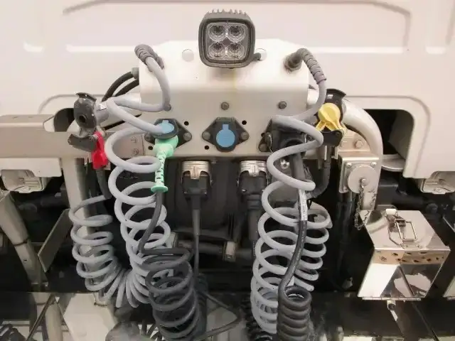 ボルボ トラック 大型 トラクター ハイルーフ 1デフの中古トラック画像9