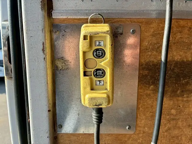 いすゞ エルフ 小型 アルミバン パワーゲート TPG-NPR85YNの中古トラック画像9