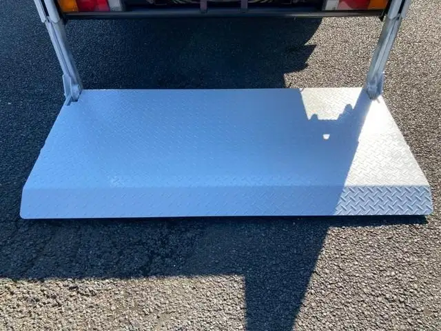 三菱 キャンター 小型 平ボディ Wキャブ パワーゲートの中古トラック画像6