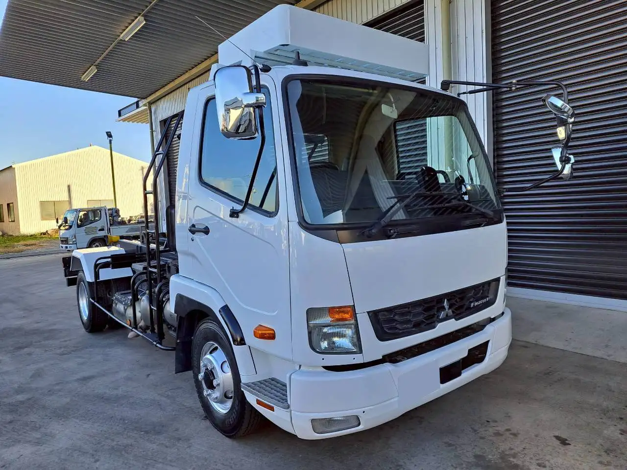 三菱 ファイター 中型/増トン アームロール ツインホイスト 2KG-FK72Fの中古トラック画像3