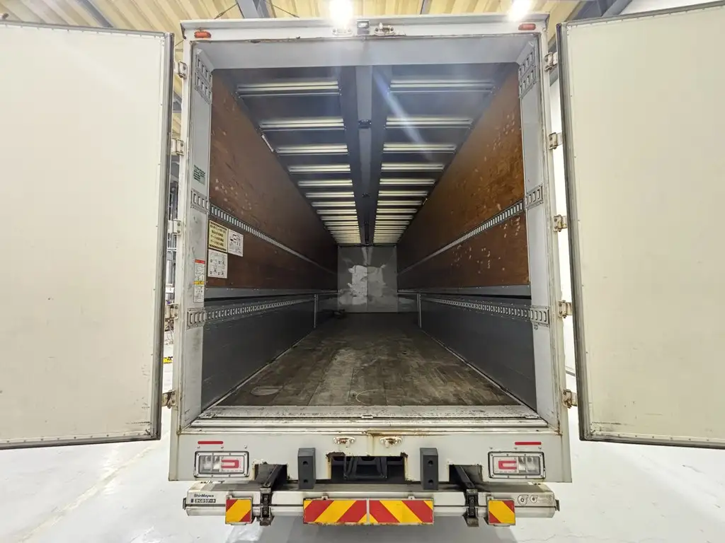 日野 プロフィア 大型 ウイング パワーゲート ベッドの中古トラック画像8