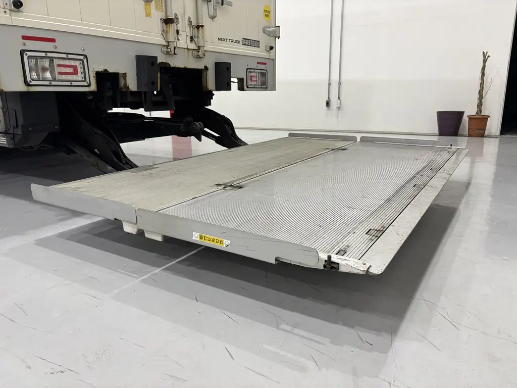 日野 プロフィア 大型 ウイング パワーゲート ベッドの中古トラック画像10