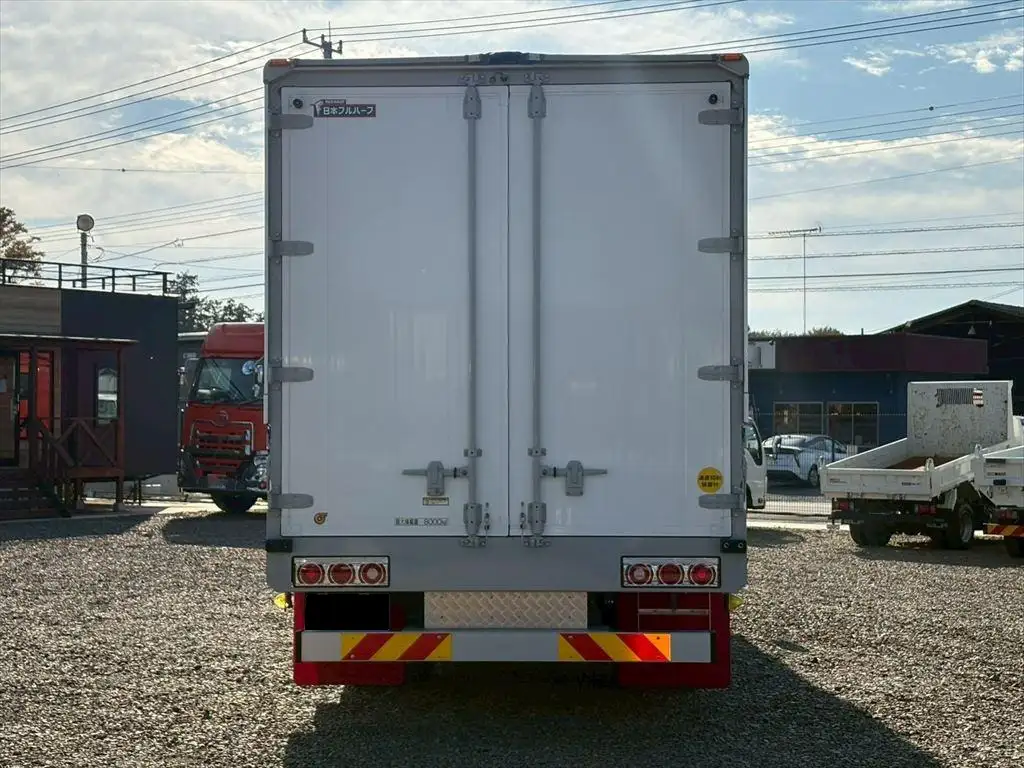 いすゞ フォワード 中型/増トン ウイング エアサス ベッドの中古トラック画像4