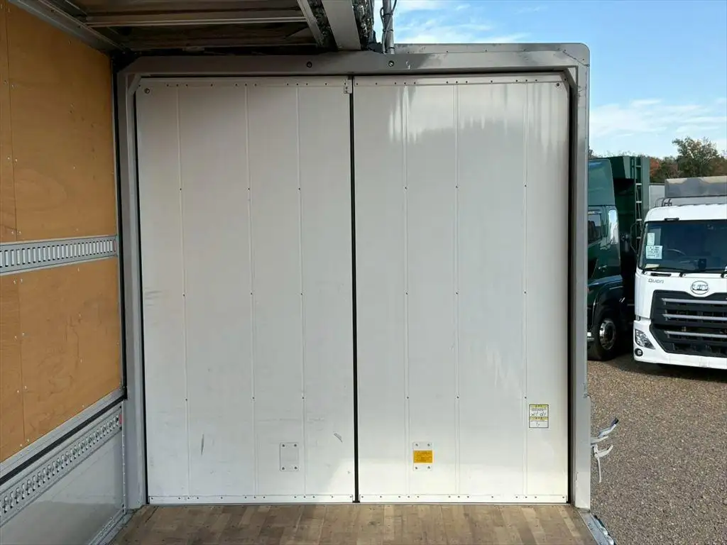 いすゞ フォワード 中型/増トン ウイング エアサス ベッドの中古トラック画像12