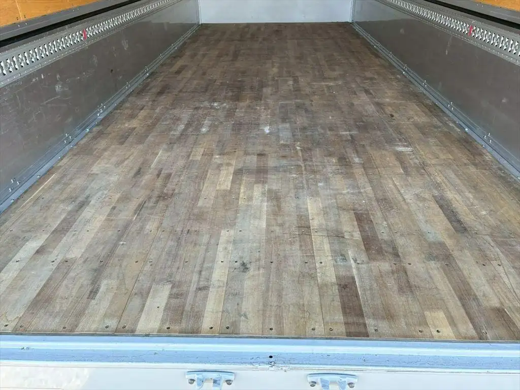 いすゞ フォワード 中型/増トン ウイング エアサス ベッドの中古トラック画像9