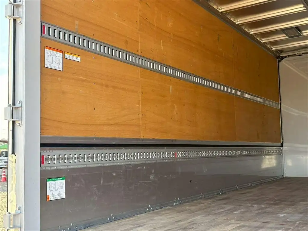 いすゞ フォワード 中型/増トン ウイング エアサス ベッドの中古トラック画像10