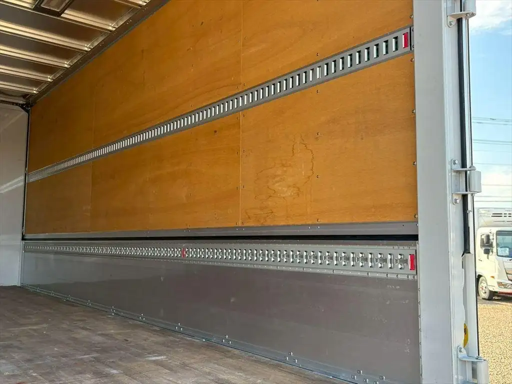 いすゞ フォワード 中型/増トン ウイング エアサス ベッドの中古トラック画像11