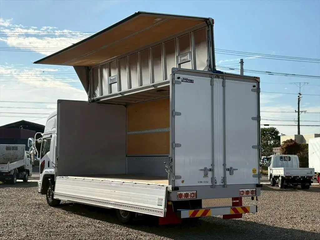 いすゞ フォワード 中型/増トン ウイング エアサス ベッドの中古トラック画像7