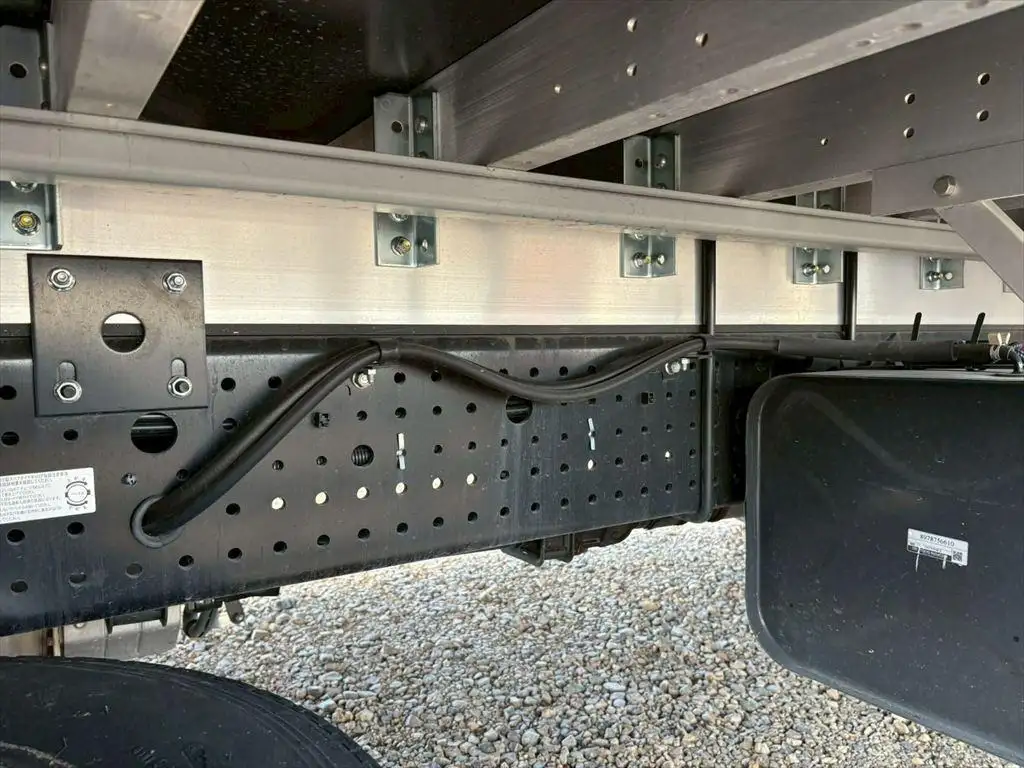 いすゞ フォワード 中型/増トン ウイング エアサス ベッドの中古トラック画像像17