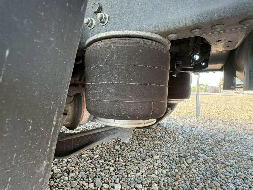 いすゞ フォワード 中型/増トン ウイング エアサス ベッドの中古トラック画像19