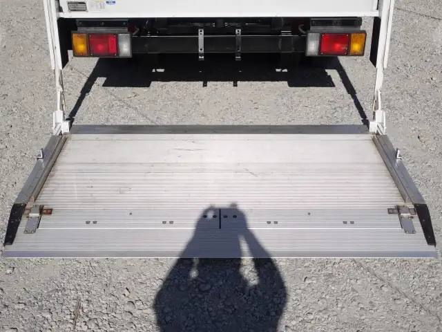 いすゞ エルフ 小型 冷凍冷蔵 中温 パワーゲートの中古トラック画像7