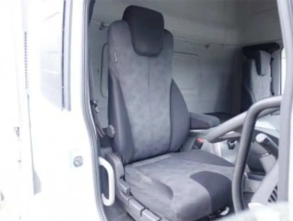 日産UD クオン 大型 ウイング ハイルーフ エアサスの中古トラック画像9