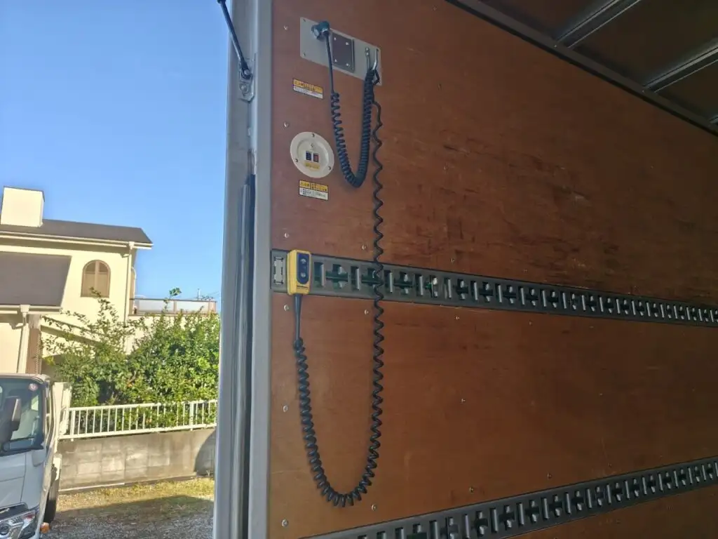 日野 デュトロ 小型 アルミバン パワーゲート サイドドアの中古トラック画像10