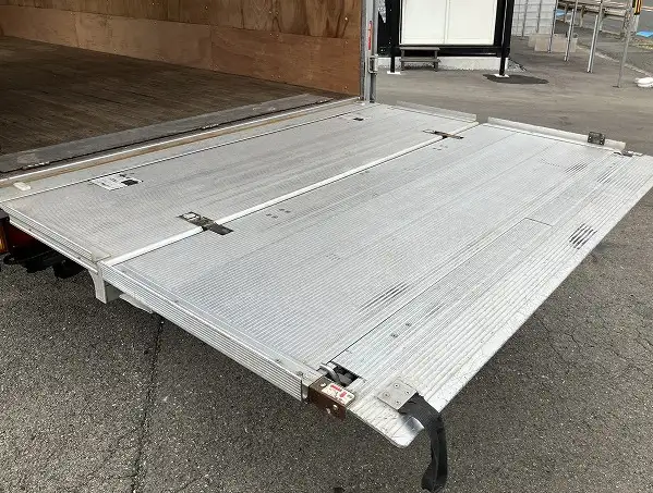 いすゞ エルフ 小型 アルミバン パワーゲート サイドドアの中古トラック画像8