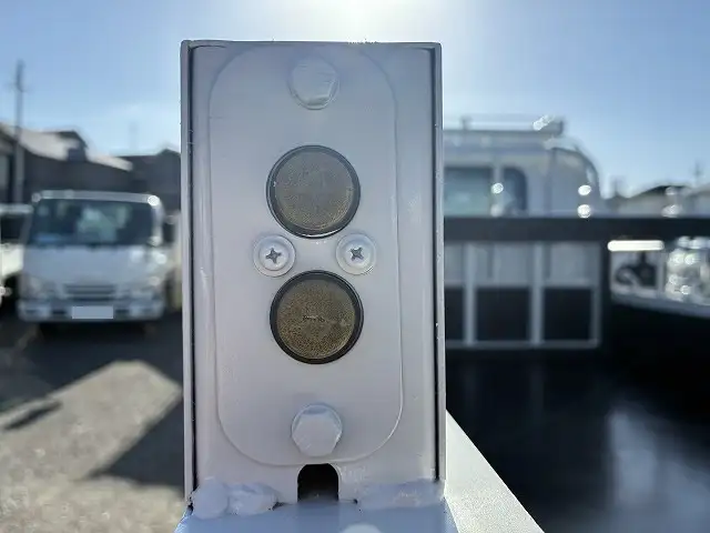 いすゞ エルフ 小型 平ボディ パワーゲート 床鉄板の中古トラック画像9