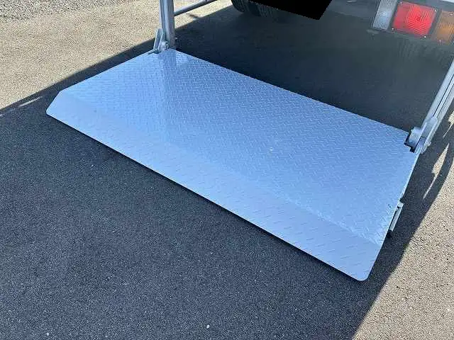 いすゞ エルフ 小型 平ボディ パワーゲート 床鉄板の中古トラック画像8