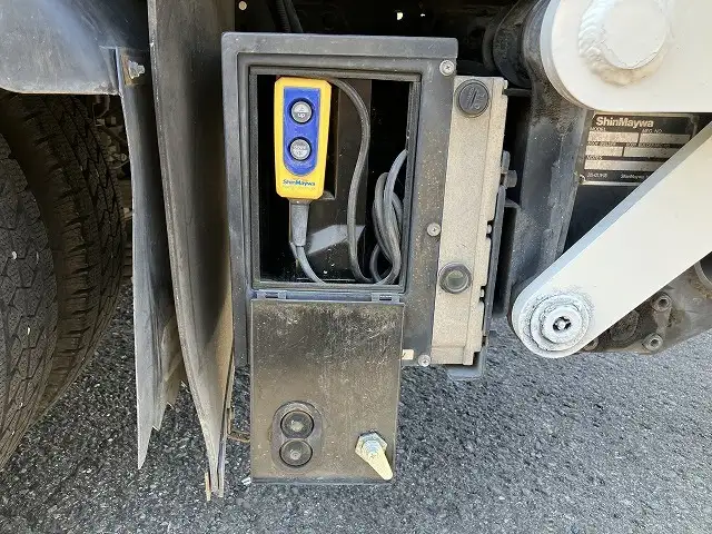 いすゞ エルフ 小型 平ボディ Wキャブ パワーゲートの中古トラック画像9