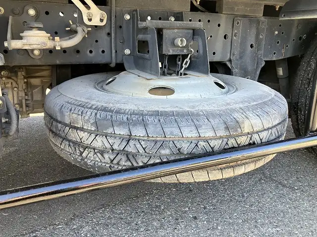 いすゞ エルフ 小型 平ボディ パワーゲート 床鉄板の中古トラック画像15