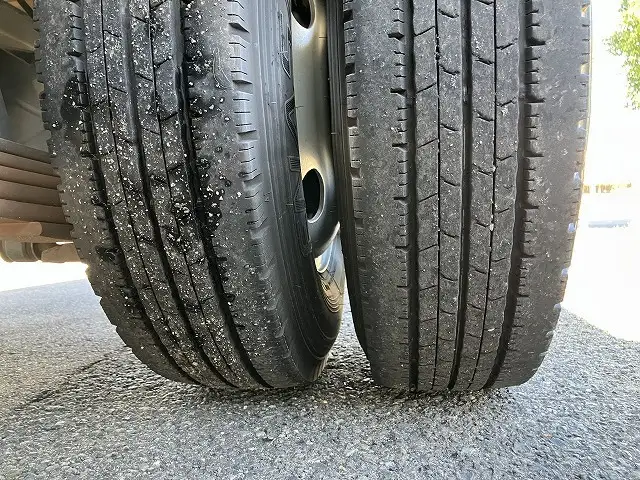 いすゞ エルフ 小型 平ボディ パワーゲート 床鉄板の中古トラック画像20