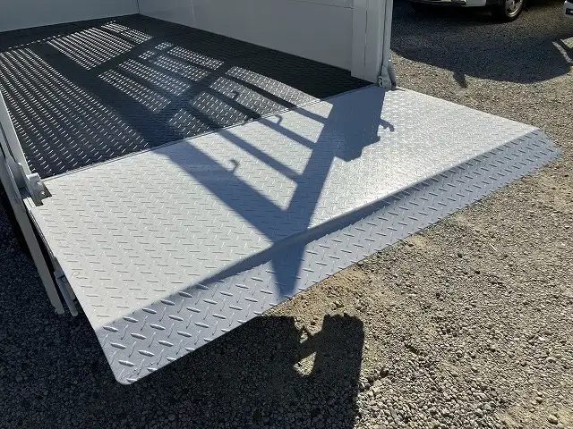 いすゞ エルフ 小型 平ボディ パワーゲート 床鉄板の中古トラック画像7