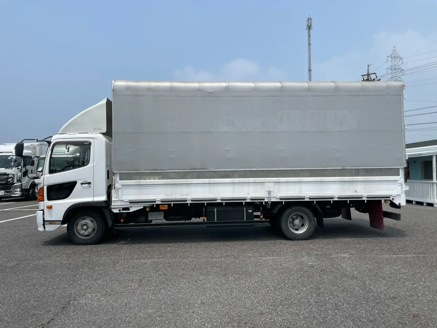 日野 レンジャー 中型/増トン ウイング 幌ウイング TKG-FC9JKAAの中古トラック画像5